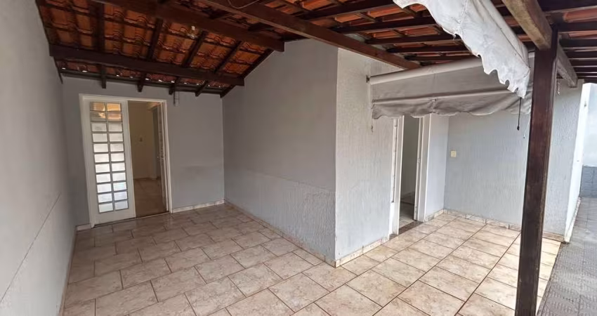 Casa à Venda em Patos de Minas - 3 Quartos, Suíte e 1 Vaga de Garagem