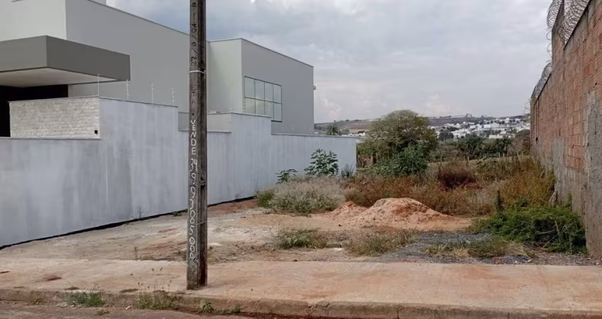 Terreno à Venda no Bairro Alto dos Caiçaras - 360m² em Patos de Minas
