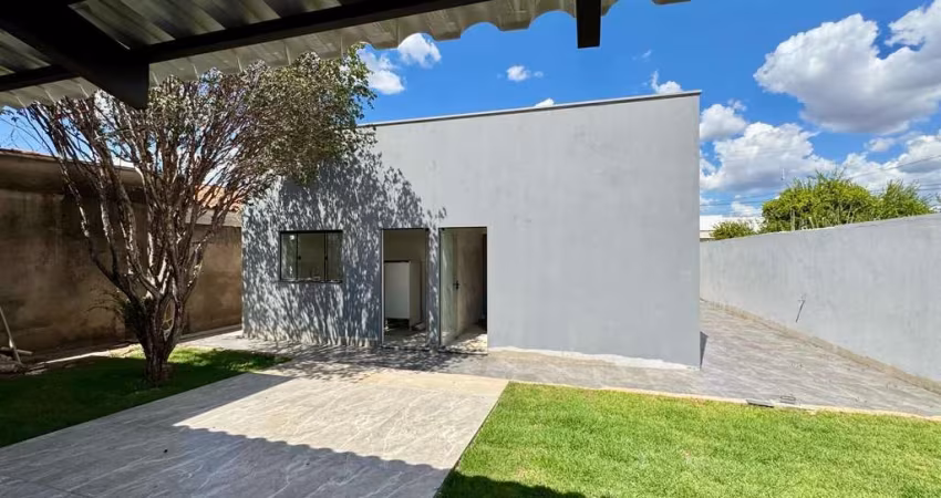 Casa à Venda no Bairro Gramado em Patos de Minas – 4 Quartos, Suíte Externa e 354m² de Lote