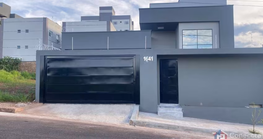 Casa à Venda no Bairro Laranjeiras – 2 Quartos, Garagem Coberta e Terreno de 300m² em Patos de Minas