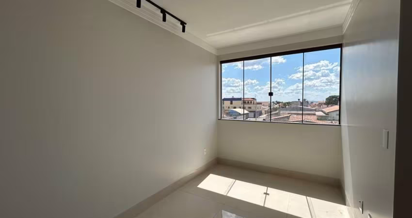 Residencial Luiz XV - Apartamento à Venda na Vila Garcia, Patos de Minas - 2 Dormitórios, Suíte, e Elevador
