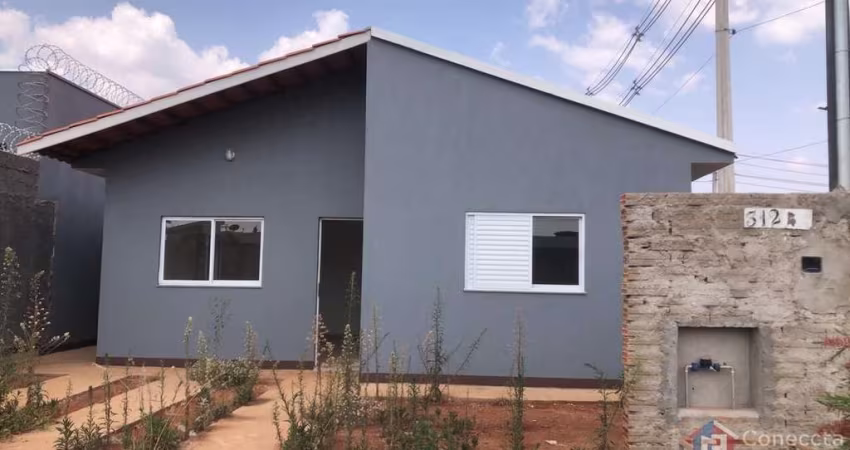 Casa à venda no bairro Nossa Senhora de Fátima em Patos de Minas-MG. 2 quartos, ótima localização. Agende sua visita! (34) 3821-1880.