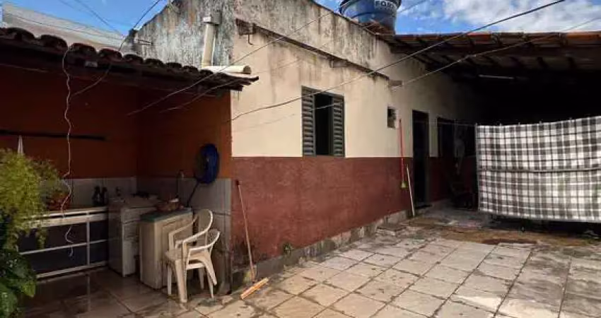Casa à venda no jardim esperança – patos de minas/mg | 2 quartos, 210m² de terreno por r$120.000