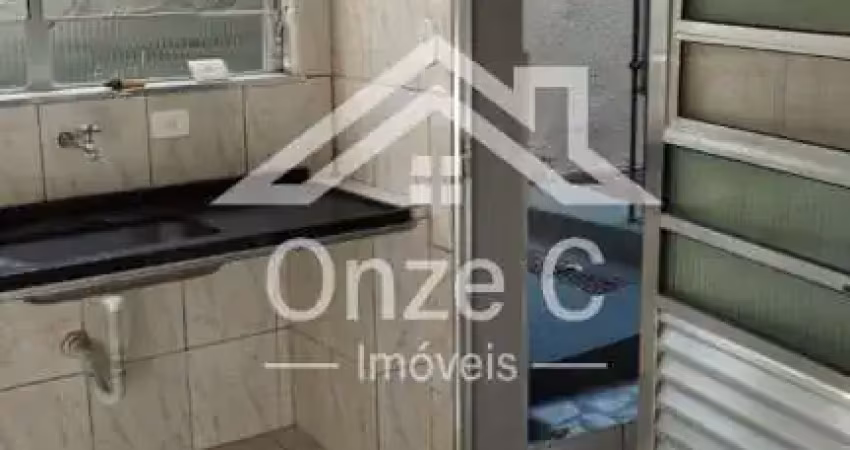 Casa para locação com 1 dormitório, cozinha, banheiro, área de serviço. não tem vaga de garagem