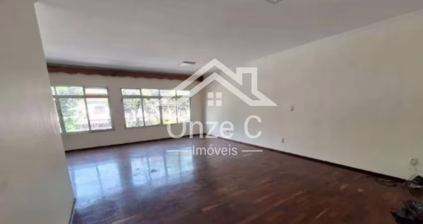 CASA ASSOBRADADA COM 4 DORMITÓRIOS E 1 EDÍCULA E 6 VAGAS- À VENDA- JD. VILA GALVÃO- GUARULHOS-SP