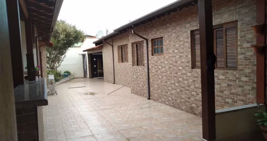Imperdível casa à venda na Vila Suíssa, Mogi das Cruzes-SP! 3 quartos, 1 suíte, 2 salas, 3 banheiros, 4 vagas de garagem, 140,74 m².