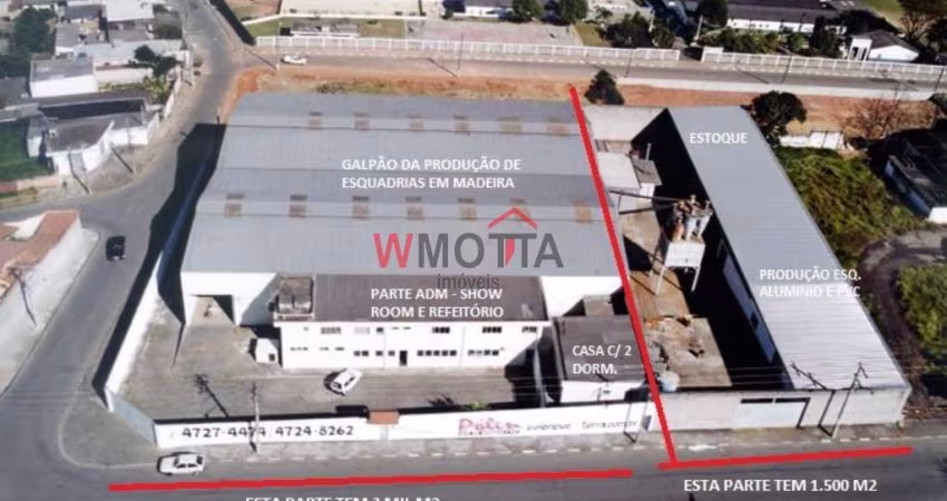 Galpão Comercial de Alto Padrão na Vila Cecília - Mogi das Cruzes-SP: 3 Salas, 14 Banheiros, 8 Vagas - Imperdível!