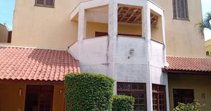 Imóvel de luxo na Vila Oliveira: Casa com 6 quartos, 6 suítes, 4 salas e 550m² em Mogi das Cruzes-SP.