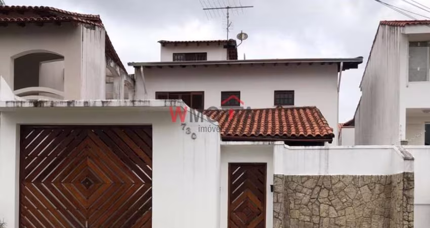 Casa à venda na Vila Oliveira, Mogi das Cruzes-SP: 3 quartos, 3 suítes, 3 salas, 4 banheiros, 4 vagas - 340m². Venha conferir!
