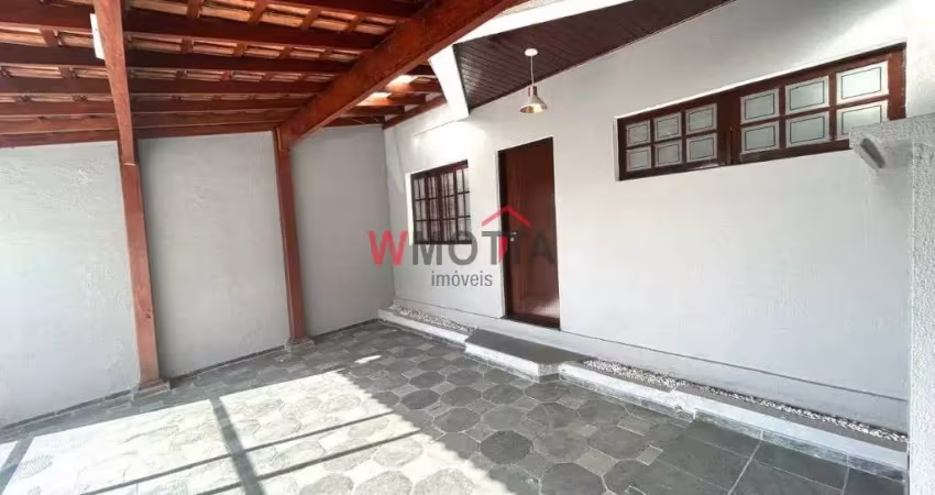 Imperdível! Casa à venda na Vila Lavínia, Mogi das Cruzes-SP, com 3 quartos, 1 suíte, 1 sala, 2 banheiros, 2 vagas, 139m².