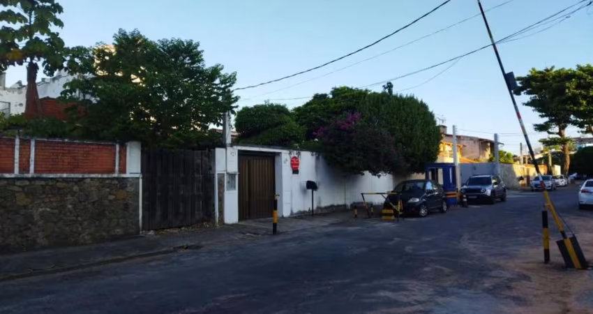 Casa Comercial para Venda em Salvador, Pituba, 4 dormitórios, 1 suíte, 3 banheiros, 2 vagas