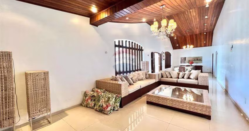 Casa em Salinas 25m x 60m  - 7 Quartos - Centro/Salinópolis