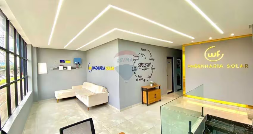 Prédio comercial recém construído na avenida centenário