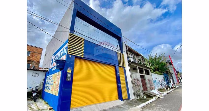 Prédio comercial recém construído na Avenida centenário