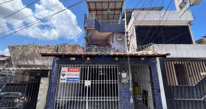 Casa a venda com 3 pavimentos, 3 quartos e terraço na cremação - aceita financimento