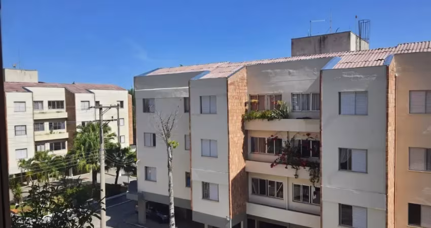 Belo apartamento reformado no Parque industrial