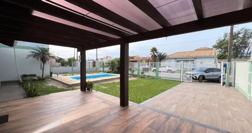 Casa mobiliada com piscina, lareia e churrasqueira no centro de imbé - perto do mar
