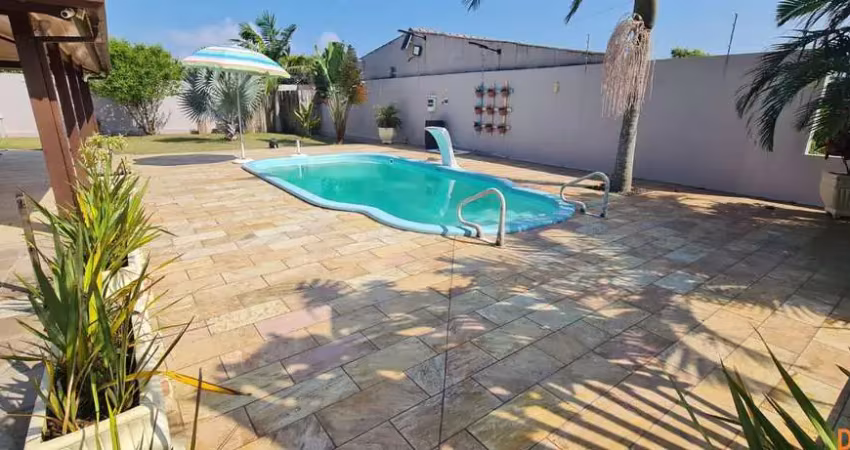 Imóvel sobre 2 terrenos - com piscina  -  650m² de área total
