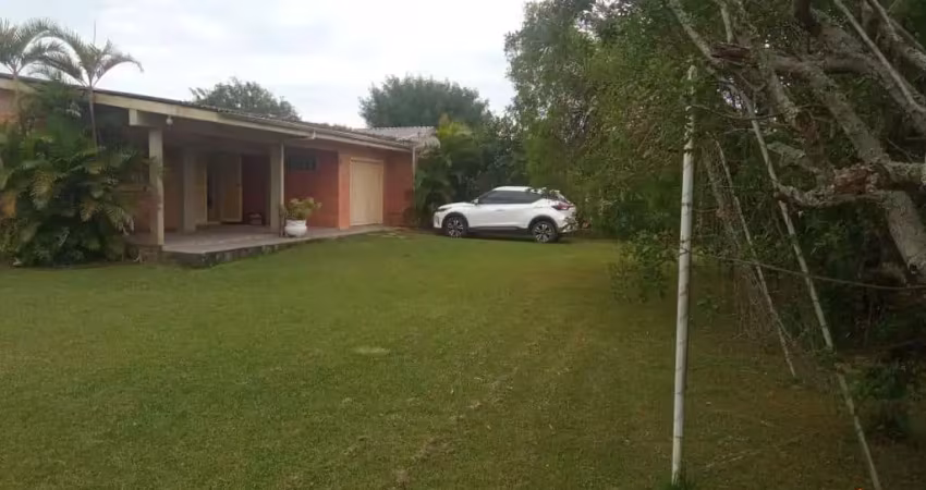 Casa de esquina em mariluz, imbé: otima, 3 dormitorios quadra gramada poliesportiva - 141m² de area construida