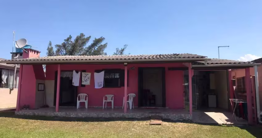 Casa à venda em imbé, bairro albatroz, com churrasqueira e garagem fechada - 100m²