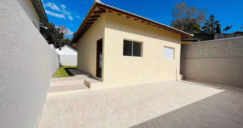 Linda Casa Térrea com 4 dormitórios em Atibaia - Jd Paulista por R$799 mil!