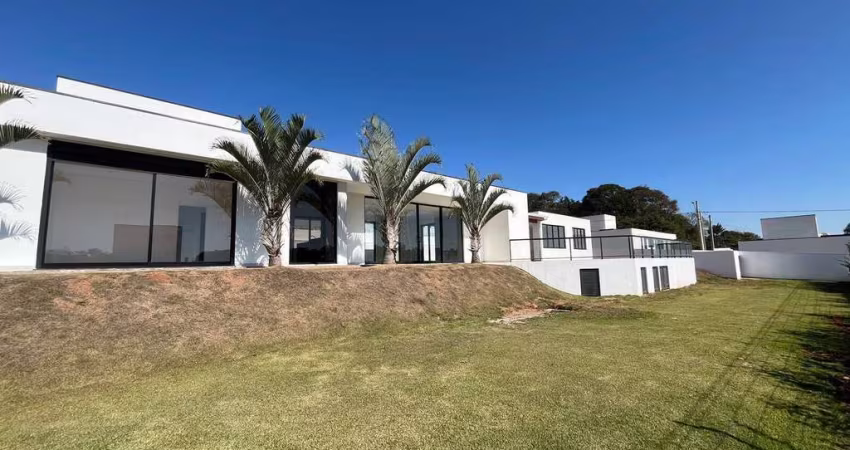 Casa à Venda em Atibaia c/ 3 Suítes - Condomínio Fechado Recanto Tranquilo!