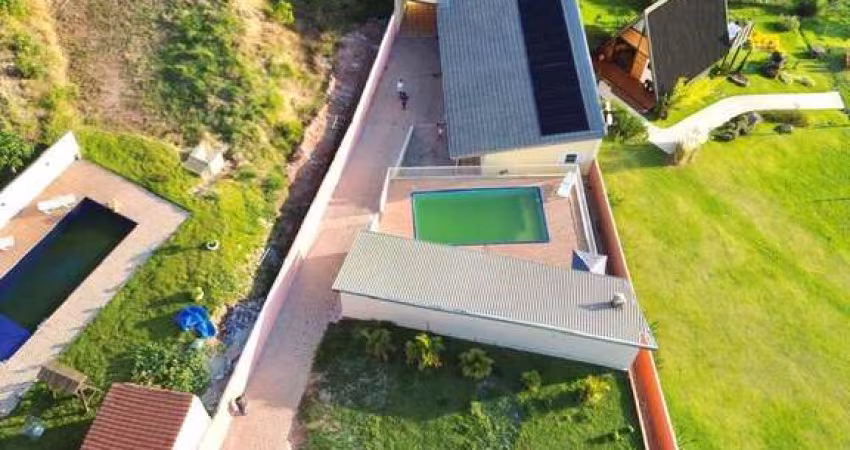 Casa à venda em Atibaia - Bairro Nobre aos Pés da Pedra Grande!