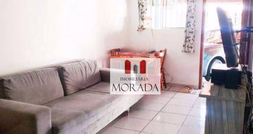 Ótima casa em condomínio na Zona Leste