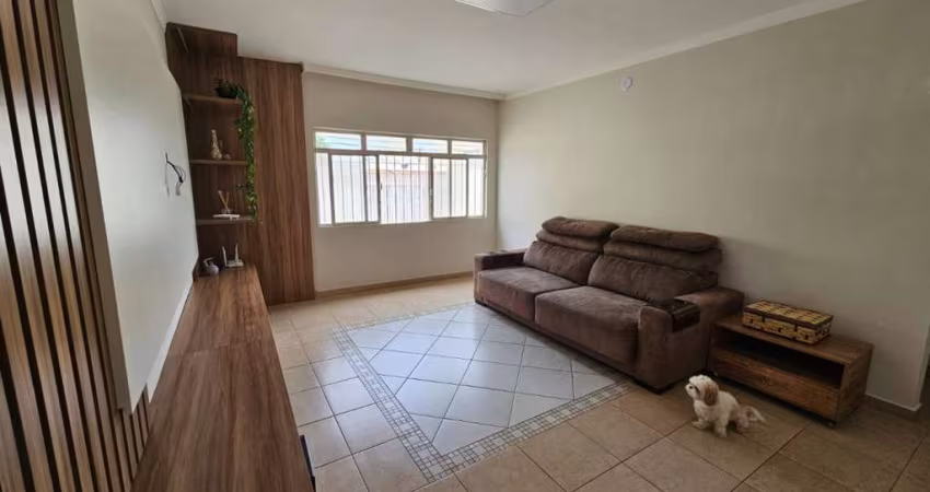 Casa térrea á venda, com 2 dormitórios, 3 vagas de garagem, Jardim Amazonas, Campinas-SP