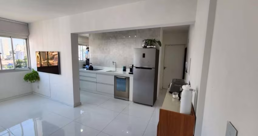 Apartamento reformado á venda de 1 dormitório, 1 vaga de garagem no centro de Campinas-SP
