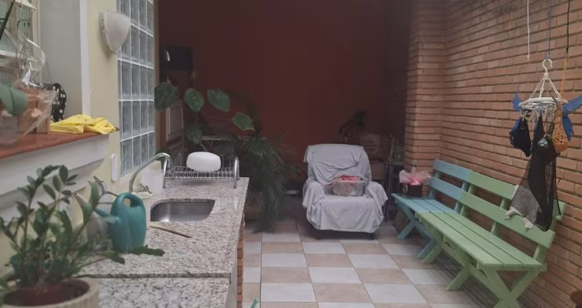 Belíssima casa à venda na Aclimação com 250m² e 2 vagas!!