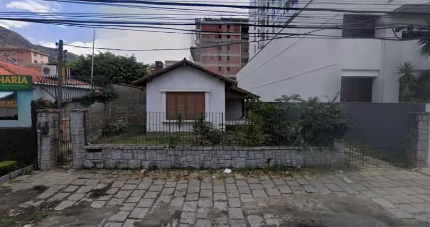 Terreno à venda na Rua Carmela Dutra, Agriões, Teresópolis