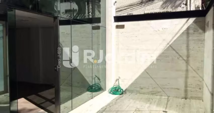 Prédio com 7 salas para alugar na Rua Capitão Salomão, Humaitá, Rio de Janeiro