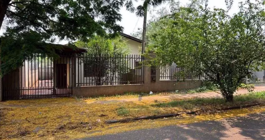 Casa à venda na Rua Antônio Octávio Scramim, 1604, Zona 06, Maringá
