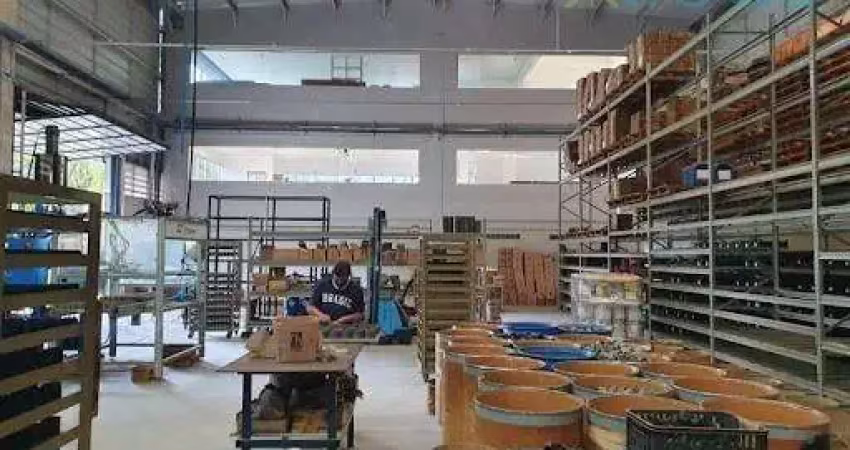 Galpão industrial de alto padrão em rodovia de grande fluxo
