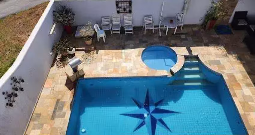 Residência de luxo com 5 suítes e espaço gourmet e piscina