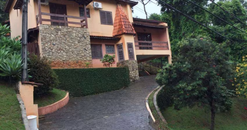 Casa com 3 dormitórios à venda, 450 m² por R$ 1.380.000,00 - Condomínio Chácara Flora - Valinhos/SP