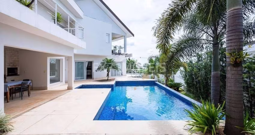 Luxuosa Casa de Condomínio à Venda em Campinas-SP  4 Quartos, 4 Suítes, 8 Banheiros e 8 Vagas  608m²  Bairro Mont Blanc Residence