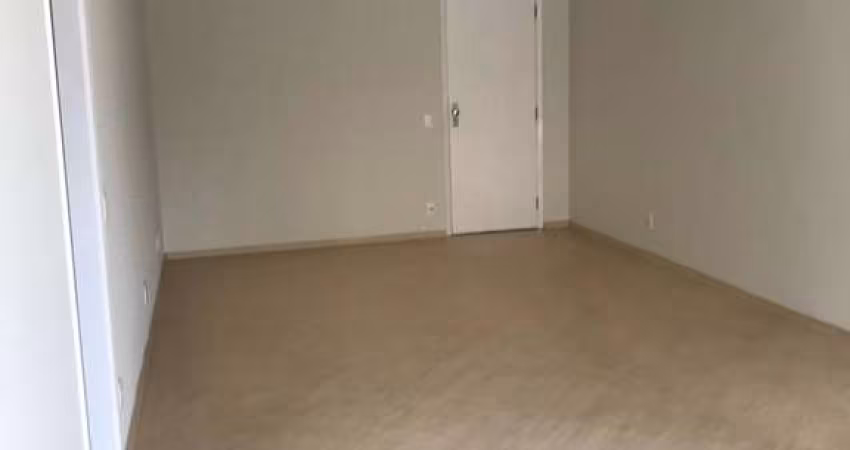 Apartamento com 142m2 no Edifi­cio São Lourenço da Mata em Campinas.