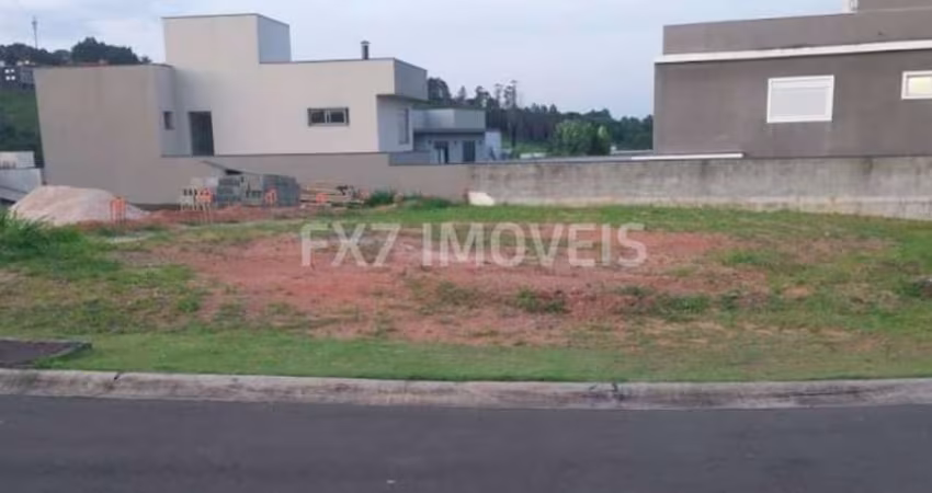 Oportunidade em condomínio de apenas 27 lotes, cercado por mata! Terreno amplo, 453m2, no Residencial Bella Itália.