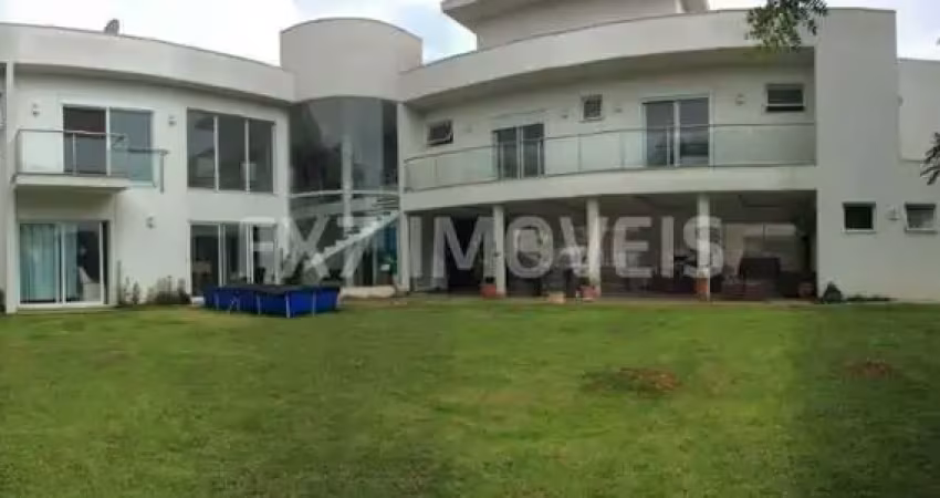 Sobrado ao lado da mata preservada em terreno de 740 metros quadrados
