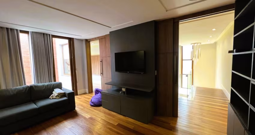 Casa de luxo em lote molhado no Ponta da Figueira Marina