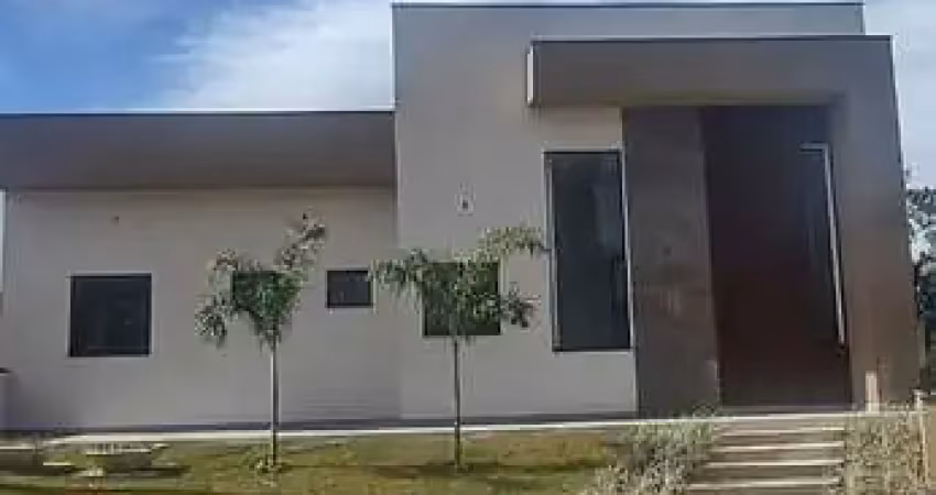 Sobrado novo com 3 quartos (2 suites, 1 master com closet), salas com pé direito alto e 6 vagas cobertas