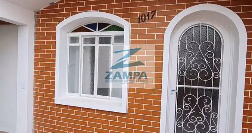 Casa mobiliada com 2 quartos, cozinha planejada, churrasqueira e 1 vaga coberta no anhangabaú