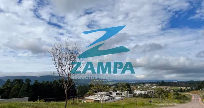 TERRENO DE 868M² COM LEVE ACLIVE NO CONDOMÍNIO TERRAS DA ALVORADA NO MEDEIROS