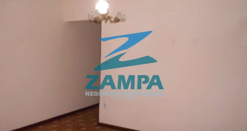 CASA TÉRREA COM 3 QUARTOS, EDÍCULA, 2 VAGAS COBERTAS E QUINTAL GRANDE NA VL JOANA