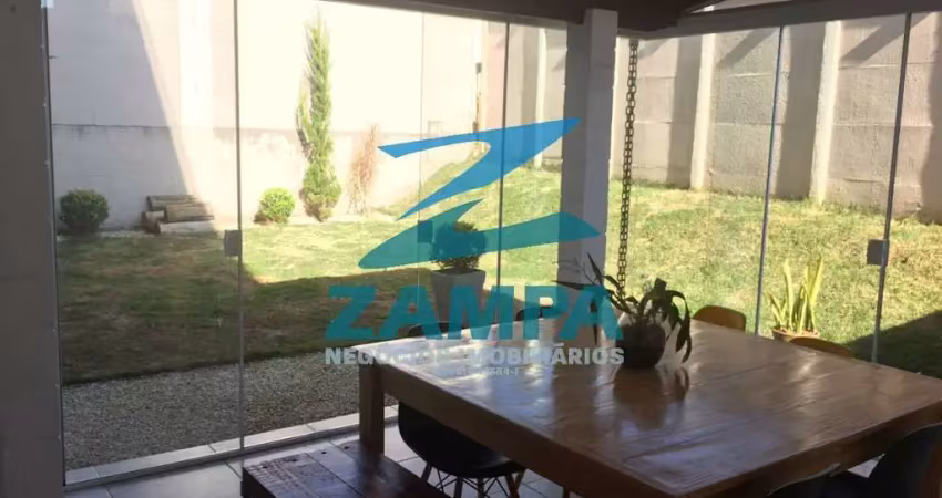 Apto térreo com varanda com 2 quartos, cozinha planejada e 1 vaga coberta. todo planejado!