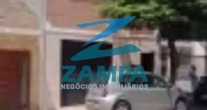 Sobrado comercial com 3 quartos, sala, cozinha, banheiro e 1 vaga coberta no nível da rua