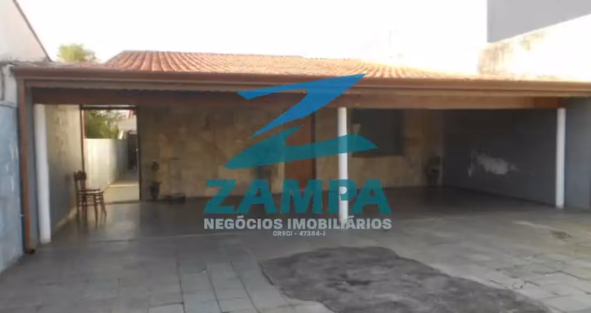 Casa térrea com 3 quartos(1 suite), cozinha planejada, churrasqueira e 6 vagas de garagem
