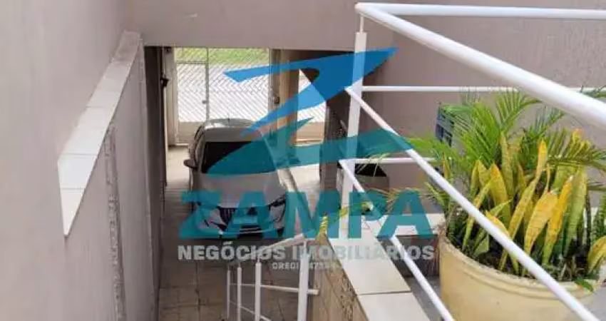 Sobrado com 210m² ac com 3 quartos (1 suite), cozinha planejada, churrasqueira e 4 vagas cobertas